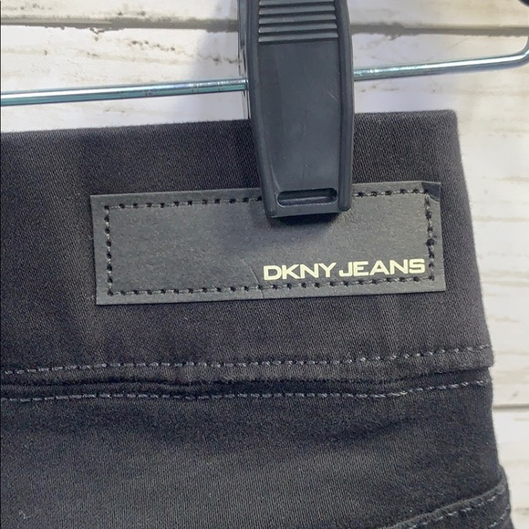 New! DKNY Jeans Black Comfort Stretch Shorts - Picture 6 of 8